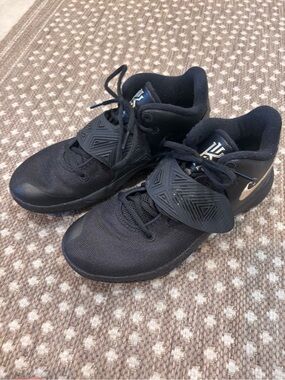 f Nike Kyrie Flytrap 3 "Black Metallic Gold" basketball sneakers mens